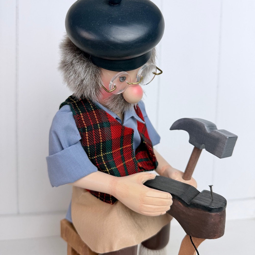2000 Zim's Heirloom Collectibles Shoe Maker Nutcracker Z00-02 with Box